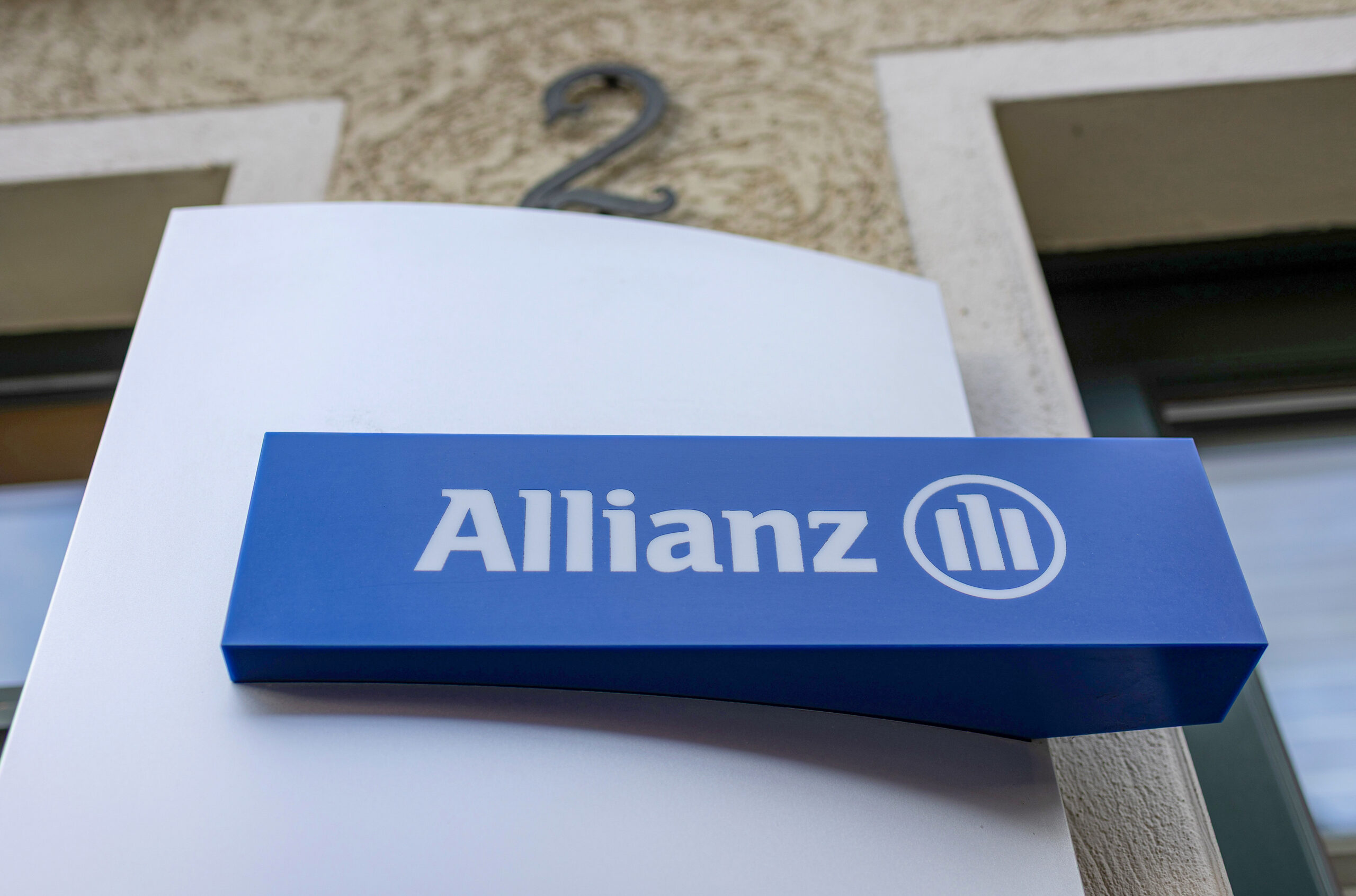 Allianz Partners to Cut Up to 1,800 Jobs Due to AI